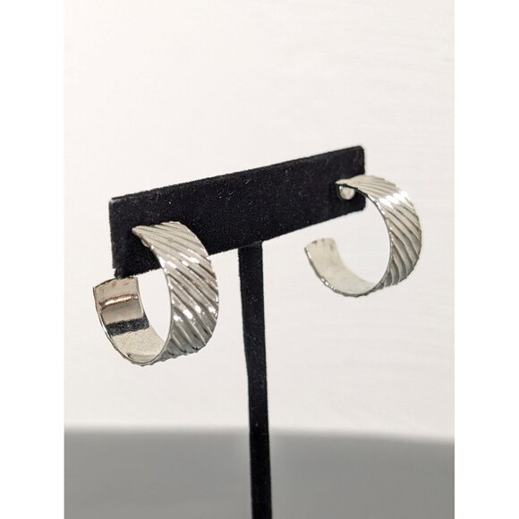 Vintage Silver Tone Ribbed Wide Hoop Earrings Pierced Classic - Picture 2 of 6